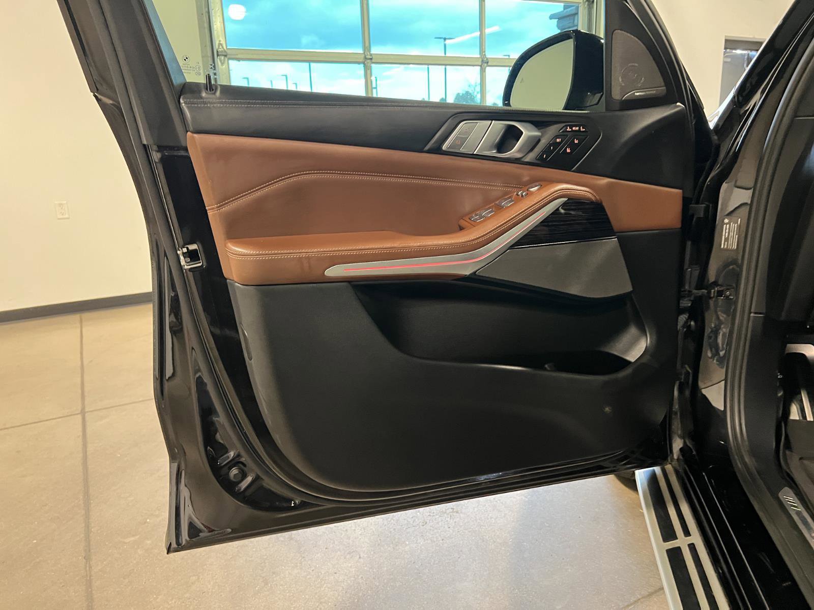 Used 2021 BMW X7 xDrive40i w/ M Sport Package image 31