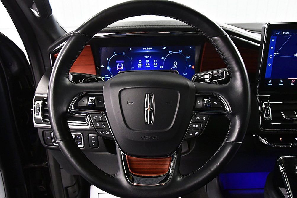Used 2023 Lincoln Navigator Reserve image 18