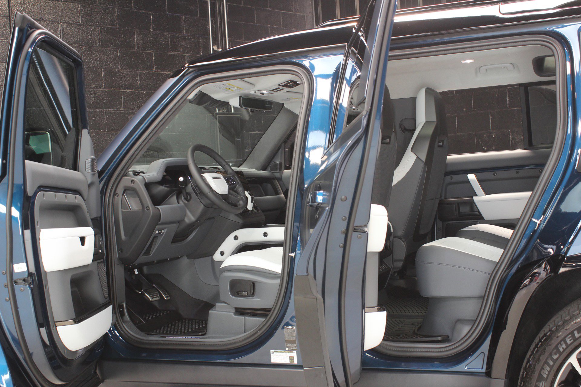 Used 2026 Land Rover Defender 110 OCTA image 33