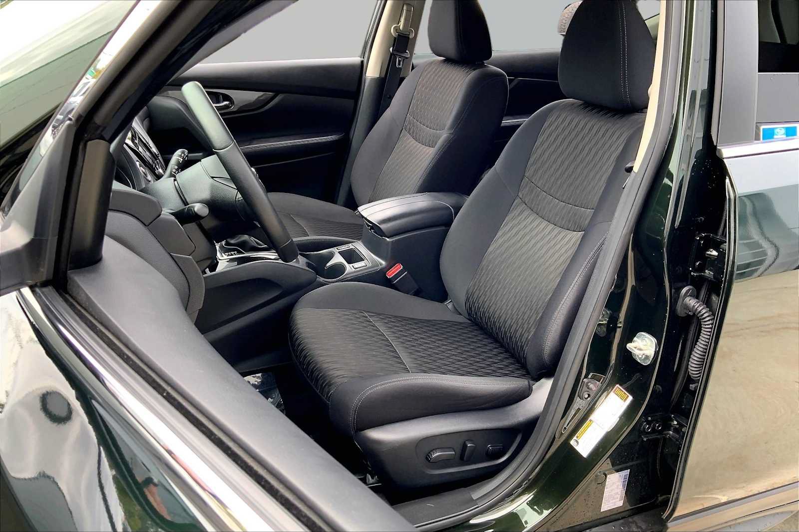 Used 2019 Nissan Rogue SV AWD/4WD image 9