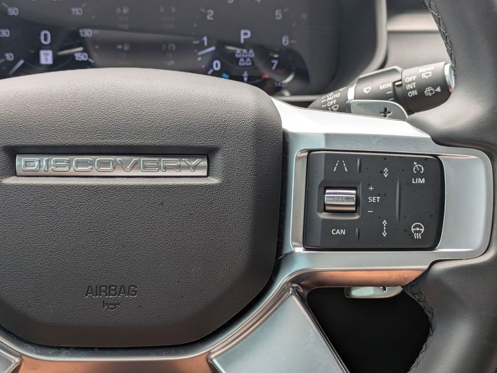Used 2024 Land Rover Discovery Dynamic SE AWD/4WD image 18
