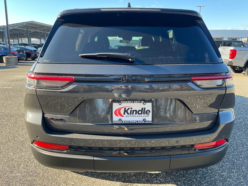 New 2025 Jeep Grand Cherokee Altitude image 27