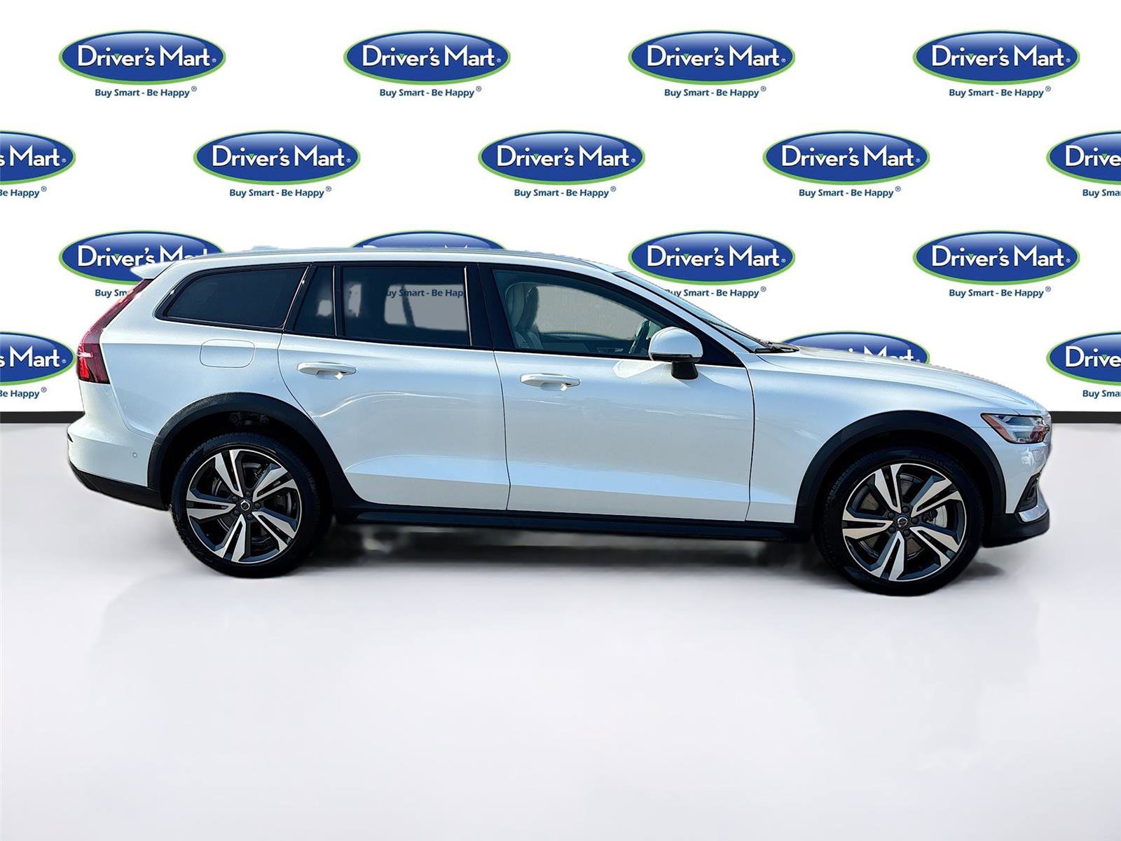Used 2025 Volvo V60 B5 Cross Country Plus image 8