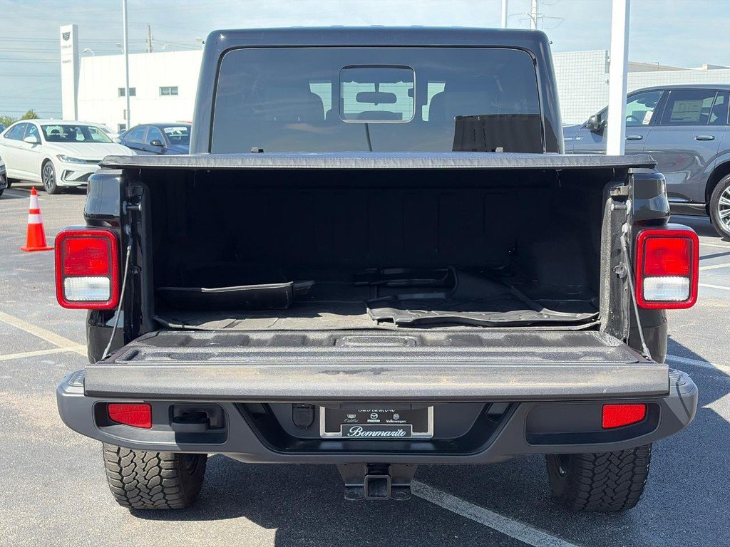 Used 2025 Jeep Gladiator Sport AWD/4WD image 7