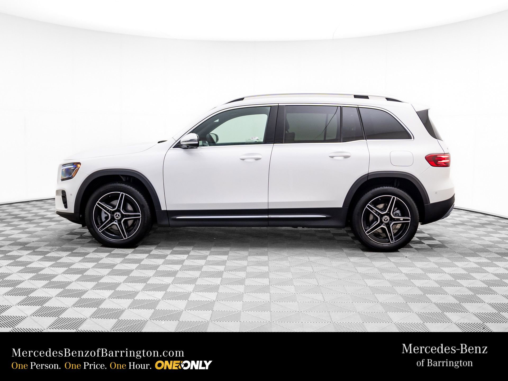 New 2026 Mercedes-Benz GLB 250 4MATIC image 2