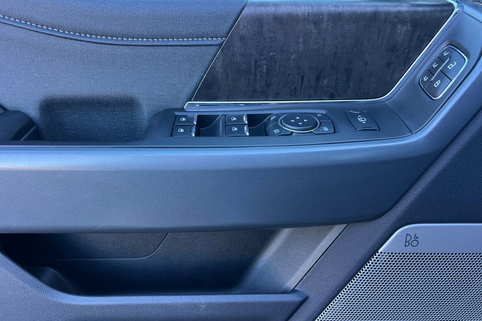 Used 2023 Ford F250 Lariat w/ FX4 Off-Road Package image 12