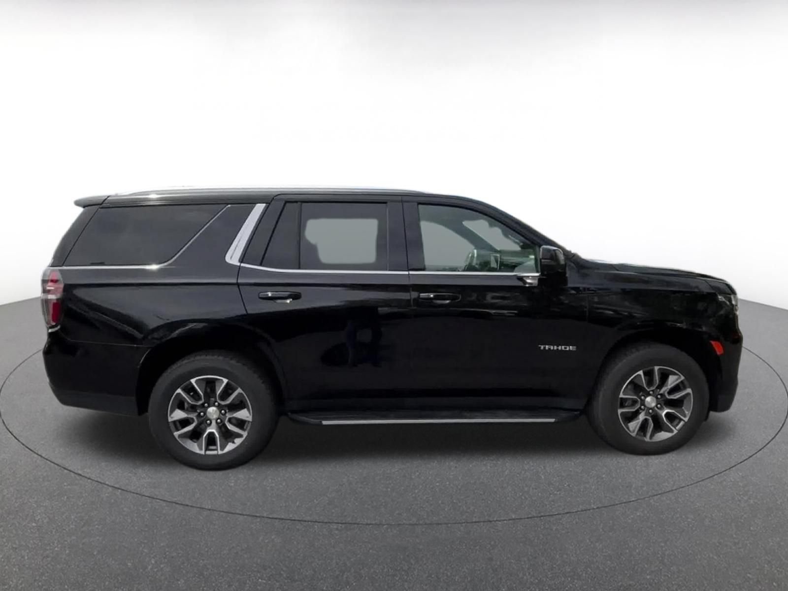 Used 2023 Chevrolet Tahoe LT w/ Luxury Package AWD/4WD image 16