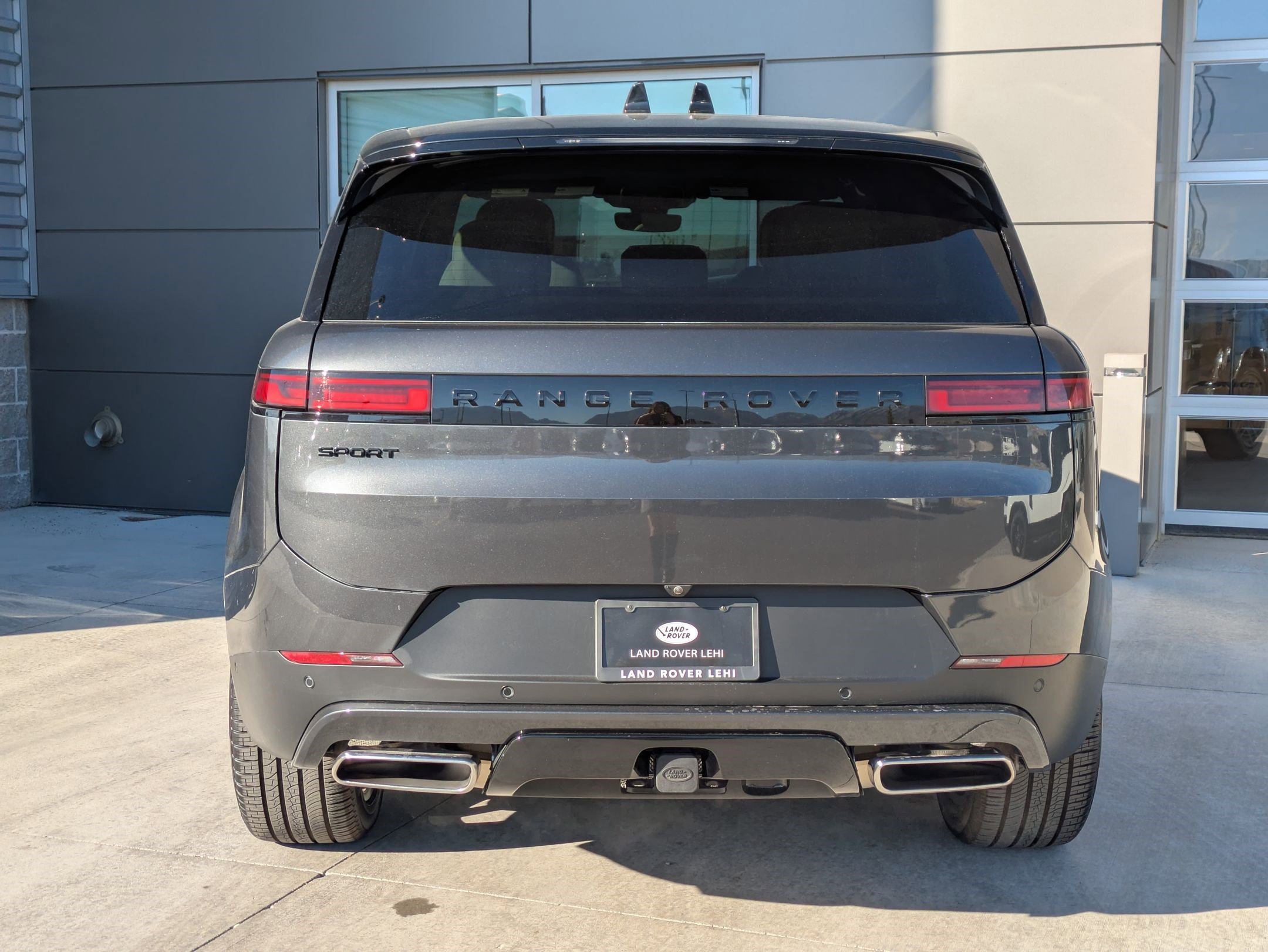 Used 2025 Land Rover Range Rover Sport SE image 9