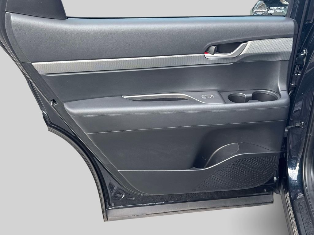 Used 2023 Hyundai Palisade SE w/ Cargo Package image 9