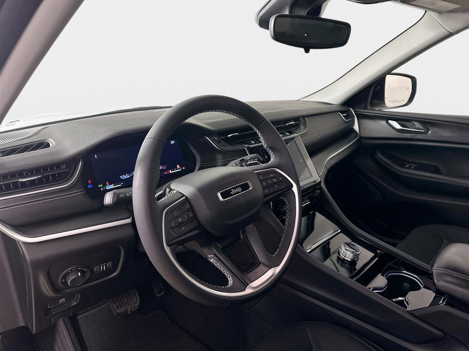 Used 2023 Jeep Grand Cherokee L Laredo image 10