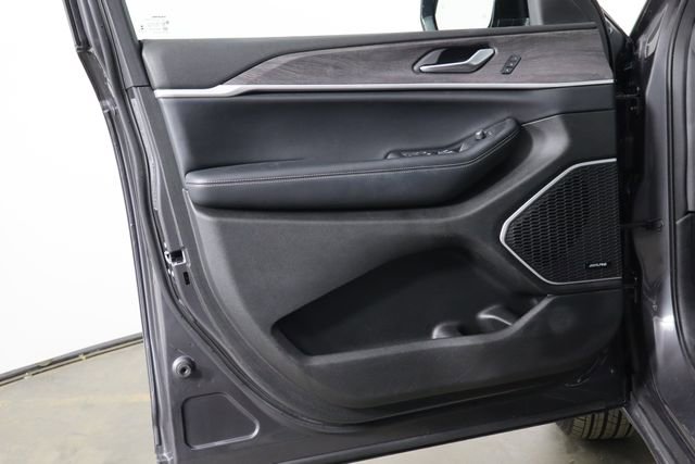 Used 2022 Jeep Grand Cherokee Limited AWD/4WD image 19