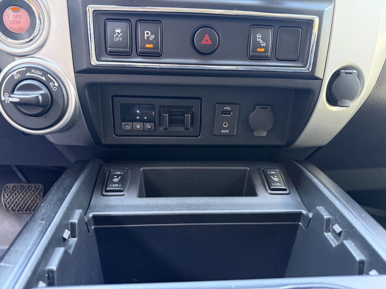 Used 2017 Nissan Titan SV image 13