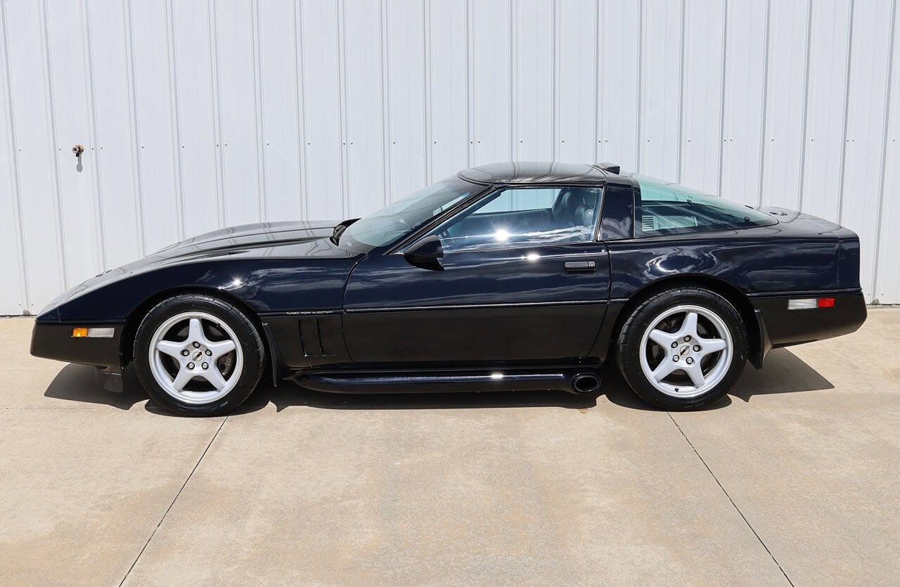 Used 1990 Chevrolet Corvette Coupe RWD image 2