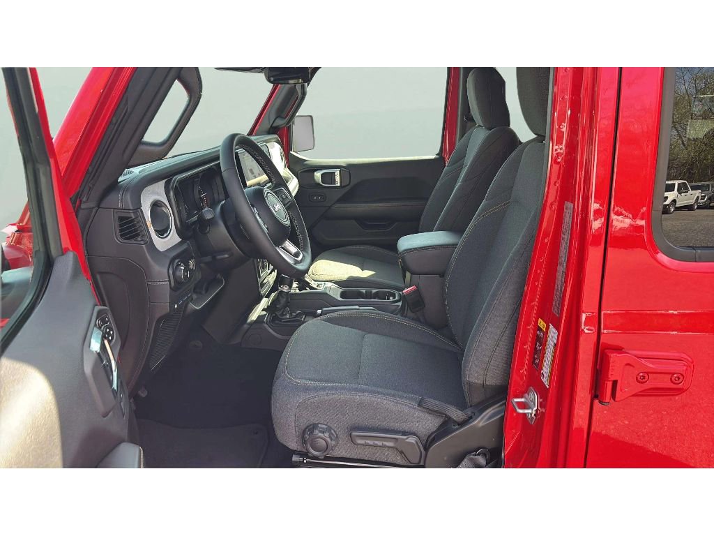 Used 2025 Jeep Wrangler Unlimited Sahara w/ Safety Group AWD/4WD image 17
