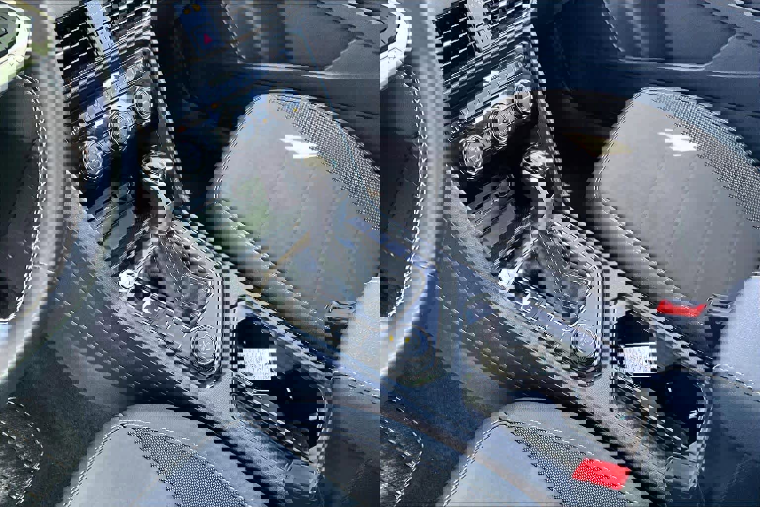 Used 2024 Volkswagen Taos SE image 17