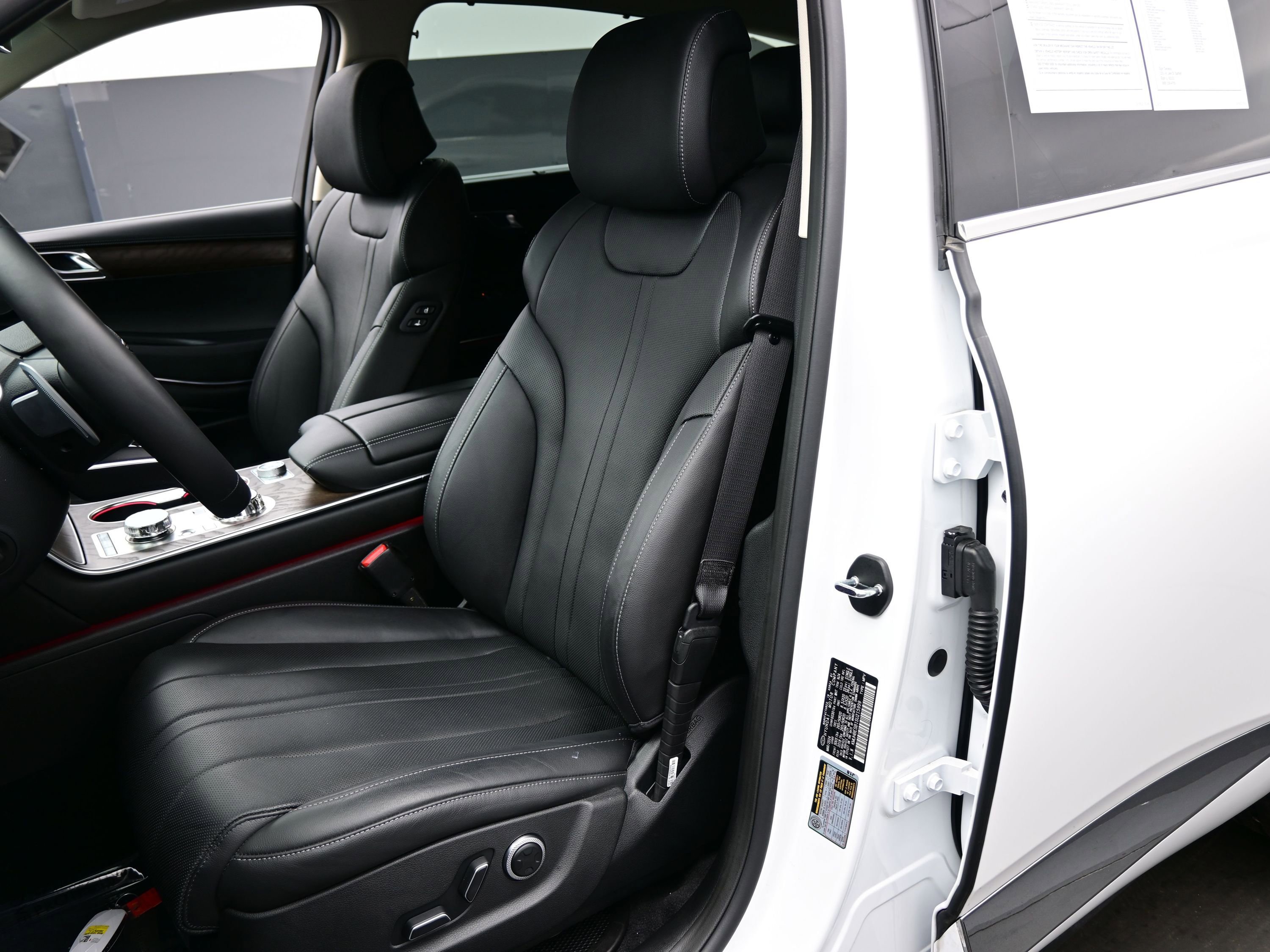 Certified 2025 Genesis GV80 2.5T Advanced image 13