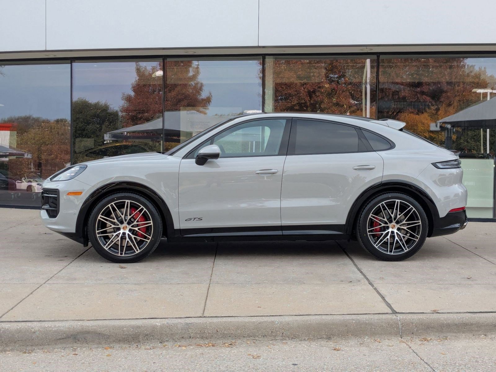 New 2026 Porsche Cayenne GTS image 2