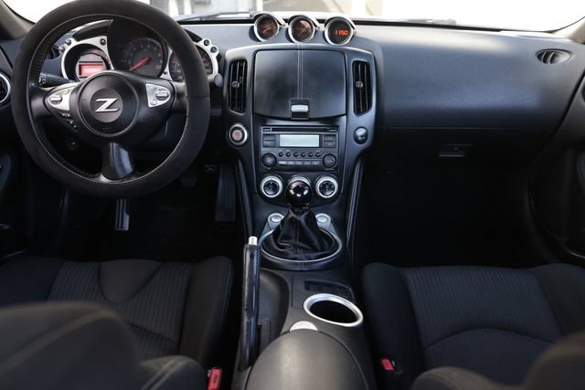 Used 2016 Nissan 370Z Coupe RWD image 2