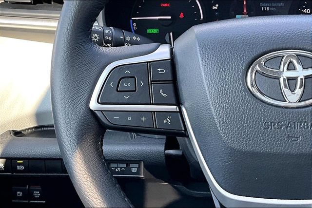 Used 2026 Toyota Sienna XLE FWD image 11
