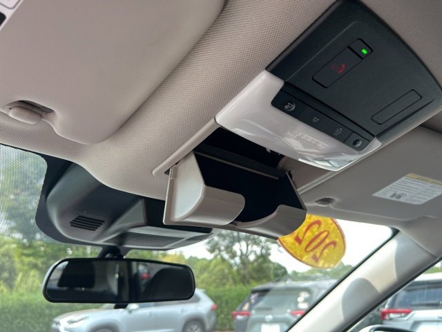 Used 2023 Nissan Rogue SV image 30