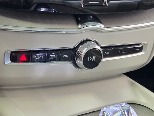 Certified 2023 Volvo XC60 B5 Ultimate w/ Protection Package Premier image 29