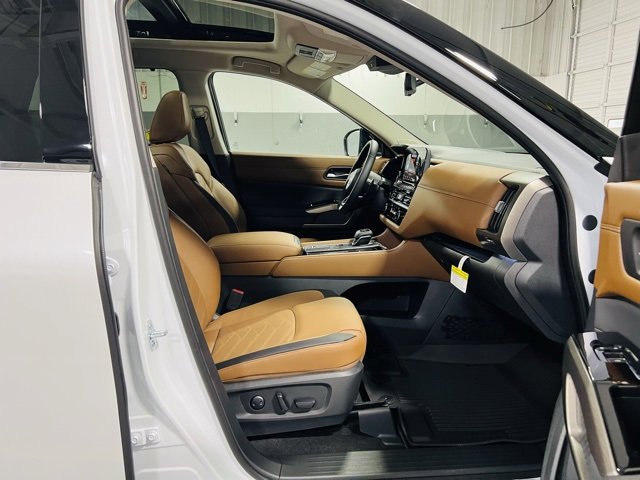 New 2025 Nissan Pathfinder Platinum image 39