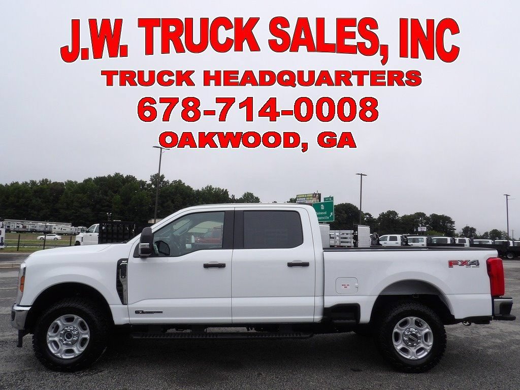 Used 2025 Ford F250 XLT w/ FX4 Off-Road Package AWD/4WD image 2