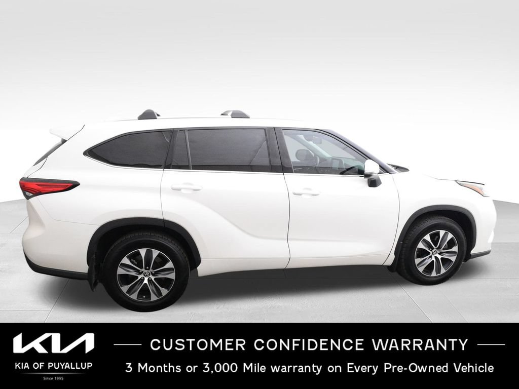 Used 2020 Toyota Highlander XLE AWD/4WD image 4