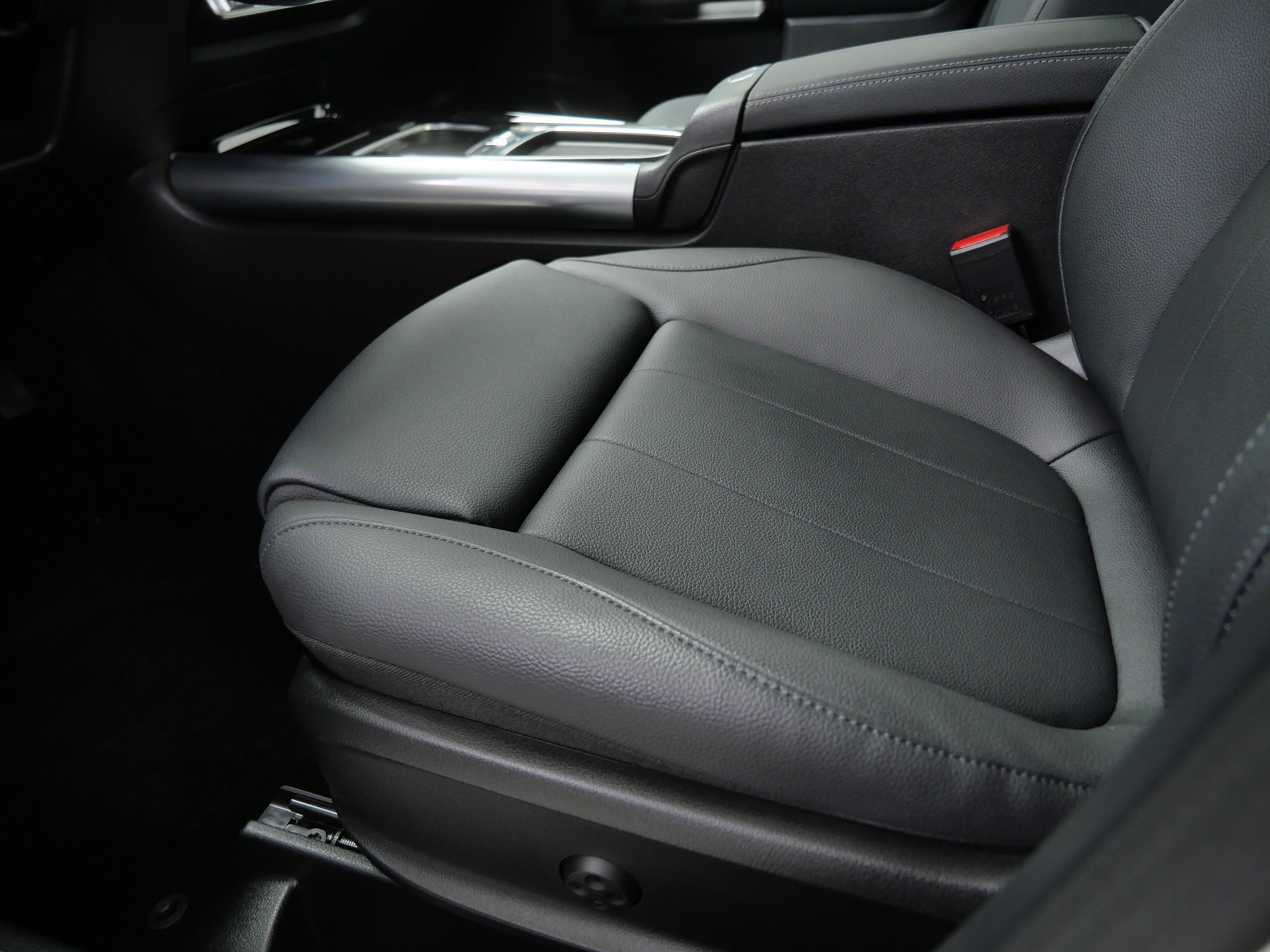Certified 2025 Mercedes-Benz GLA 250 4MATIC image 18