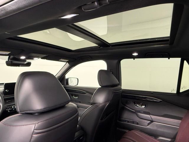 Used 2025 Honda Pilot Black Edition image 39