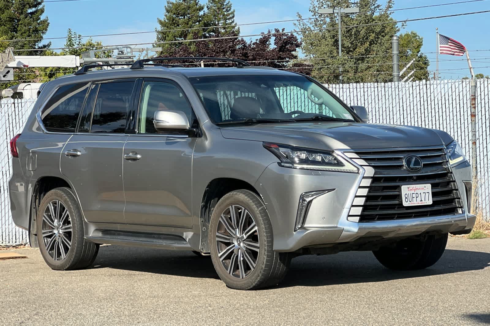 Used 2021 Lexus LX 570 4WD w/ Luxury Package image 7