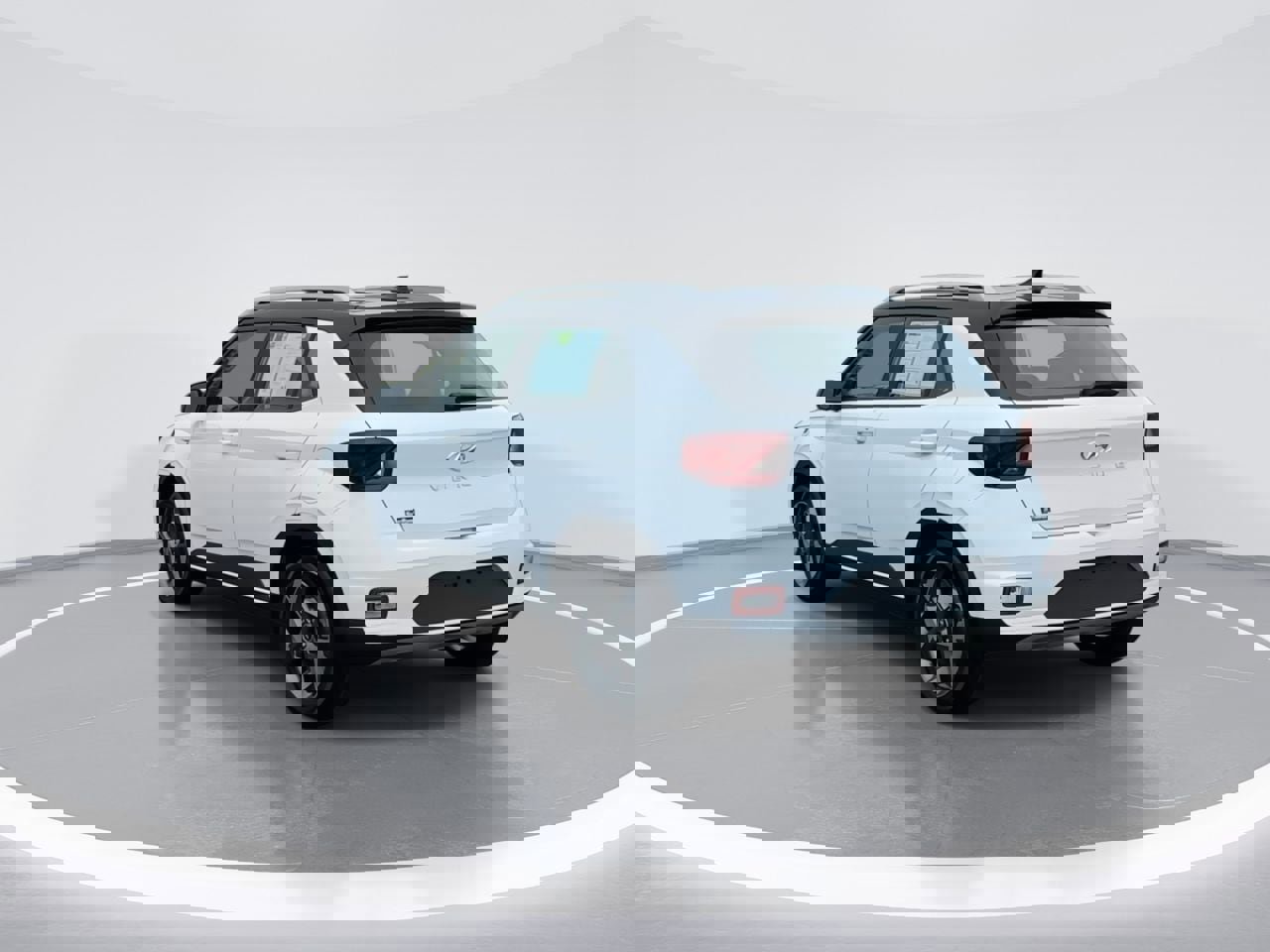 Used 2022 Hyundai Venue Limited image 5