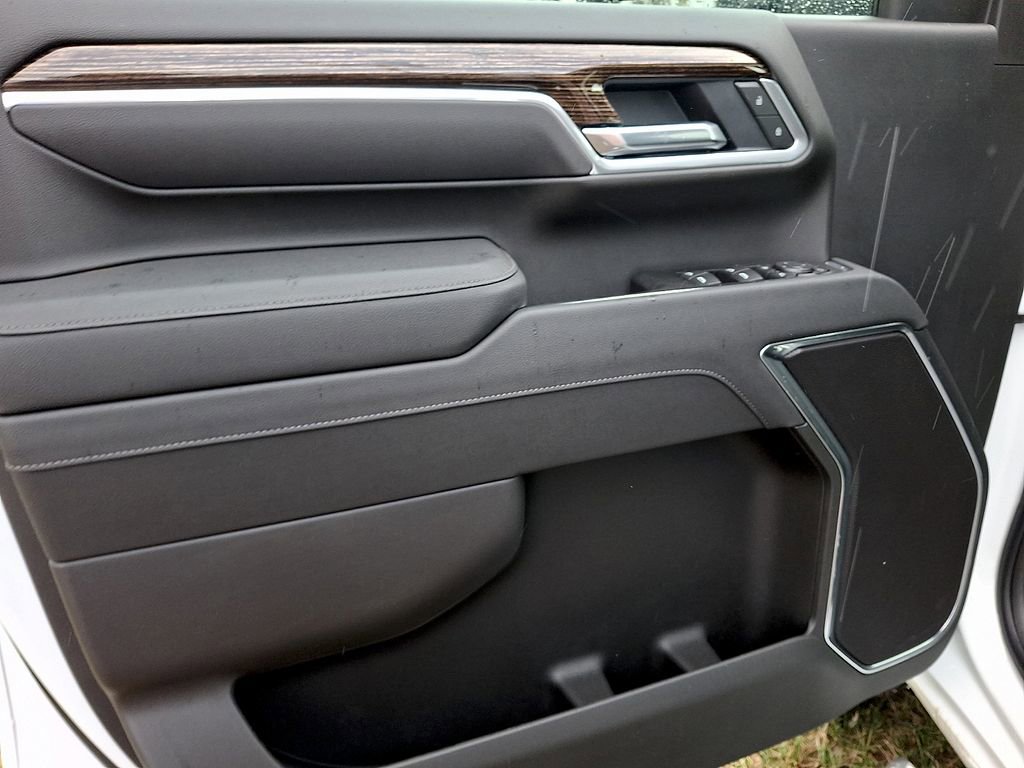 New 2026 GMC Sierra 2500 SLE w/ SLE Value Package; image 8