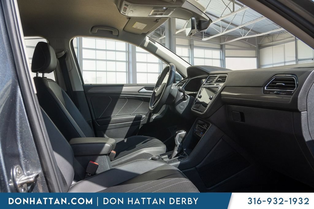 Used 2024 Volkswagen Tiguan SE AWD/4WD image 23