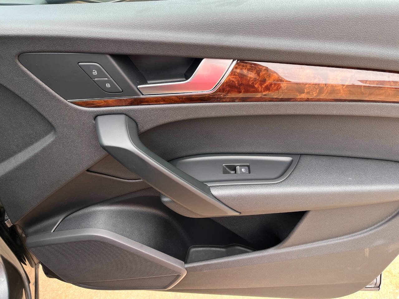 Used 2018 Audi Q5 2.0T Premium Plus w/ Premium Plus Package image 23