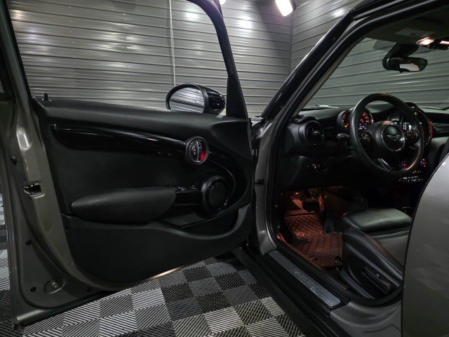 Used 2020 MINI Cooper 4-Door Hardtop FWD image 30
