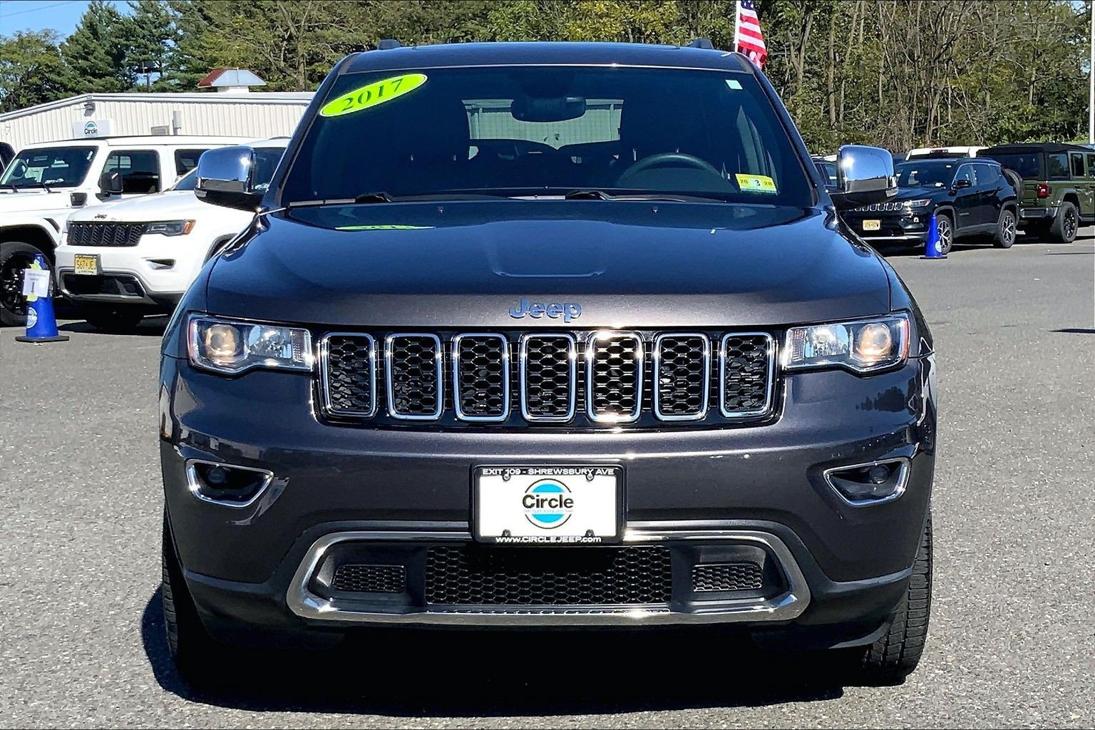 Used 2017 Jeep Grand Cherokee Limited w/ Trailer Tow Group IV AWD/4WD image 3