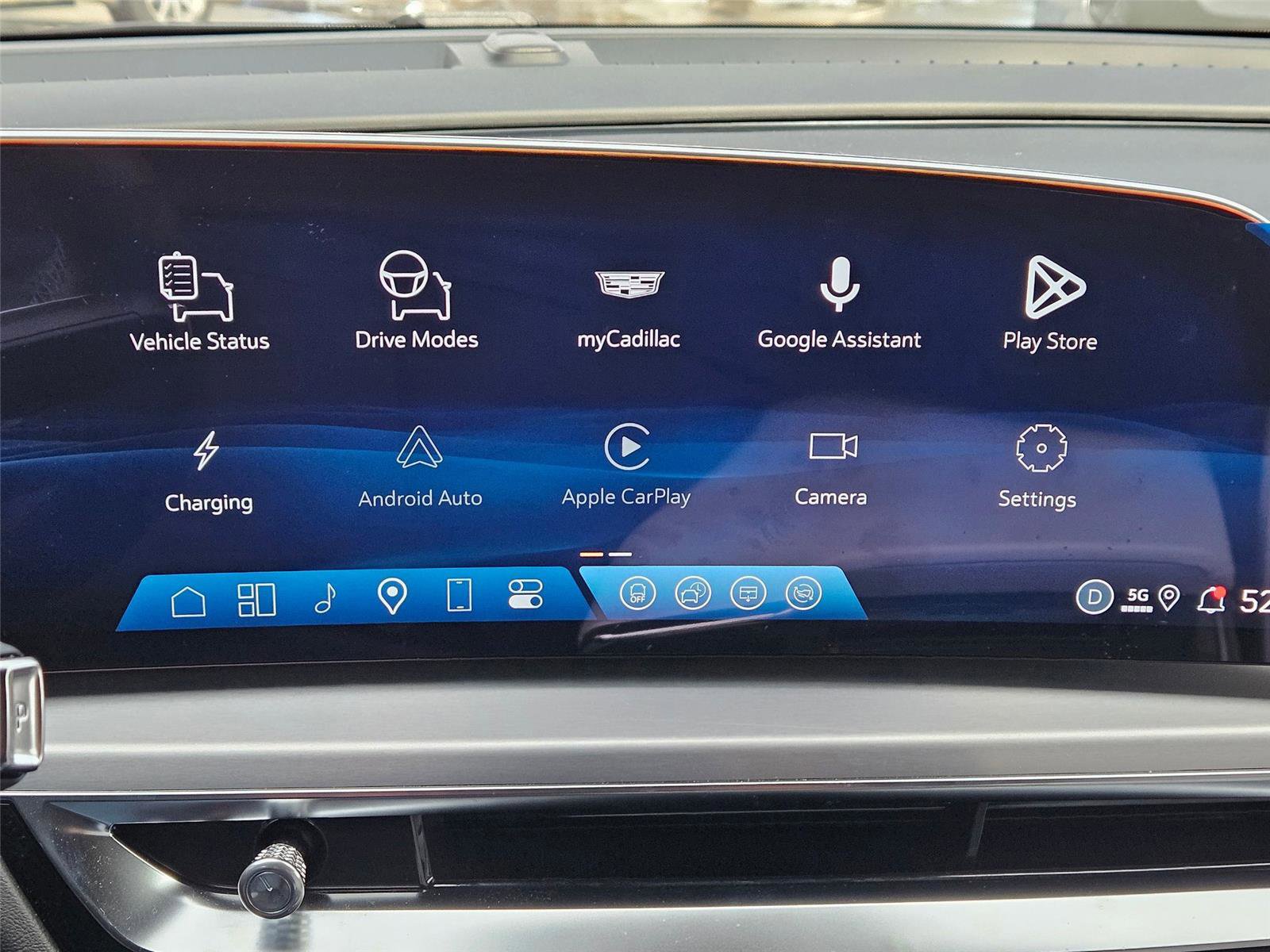 New 2026 Cadillac Lyriq Luxury w/ LPO, Floor Liner Package AWD/4WD image 15