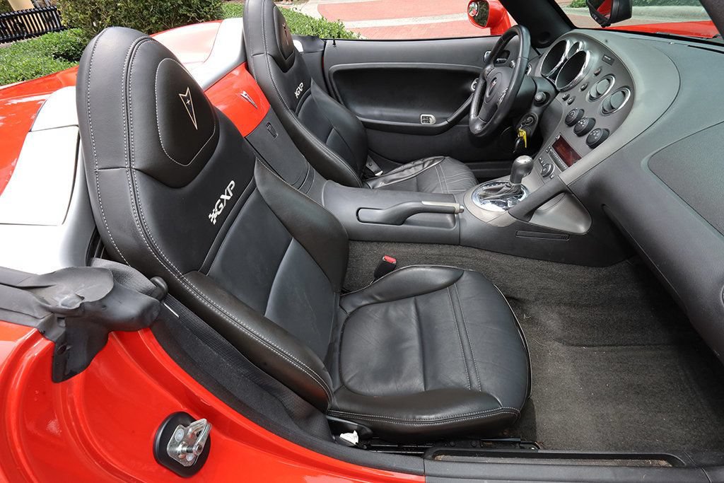 Used 2008 Pontiac Solstice GXP w/ Premium Package RWD image 9