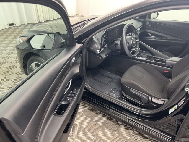 Used 2023 Hyundai Elantra SEL w/ Convenience Package image 12