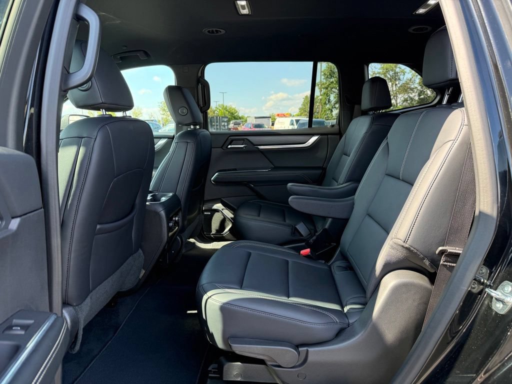 Used 2026 GMC Acadia Elevation w/ Elevation Premium Package AWD/4WD image 12