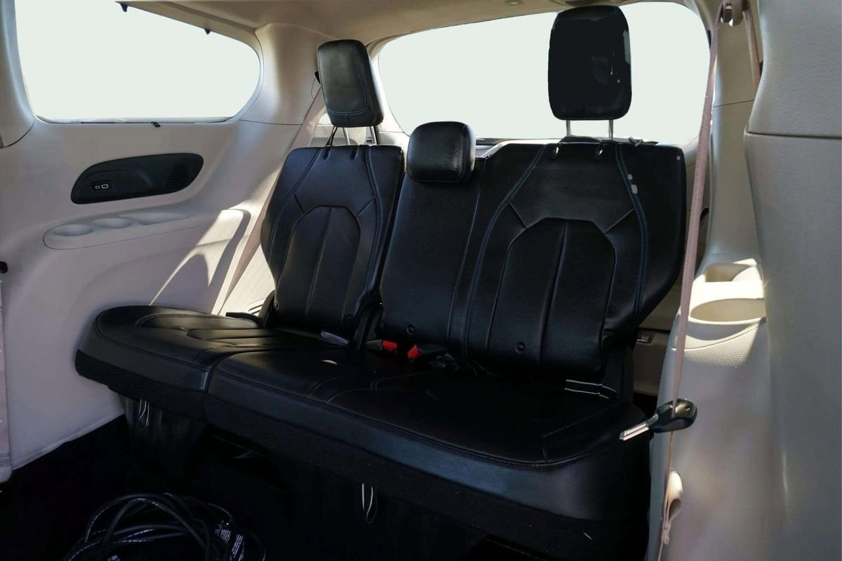 Used 2021 Chrysler Pacifica Touring-L image 19