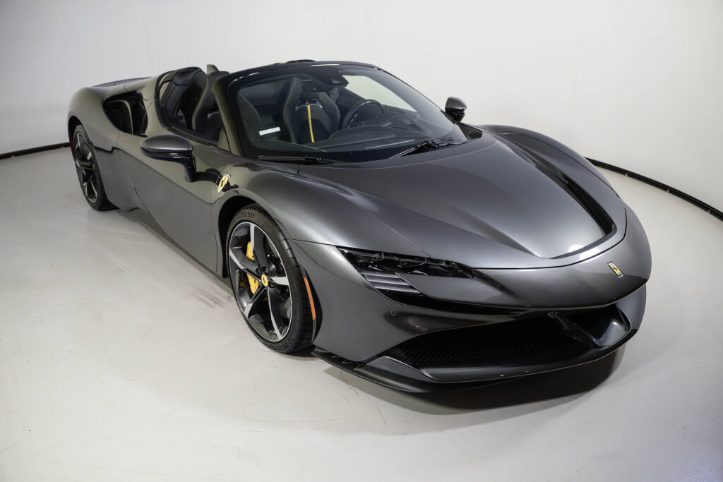 Used 2022 Ferrari SF90 Spider image 7