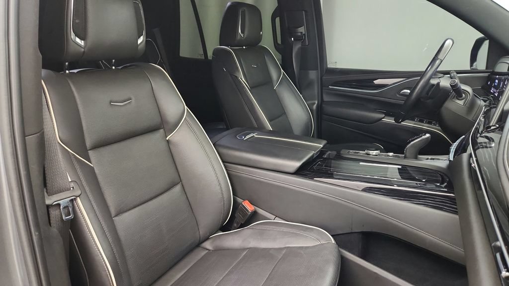 Used 2021 Cadillac Escalade Sport w/ LPO, ONYX Package AWD/4WD image 43