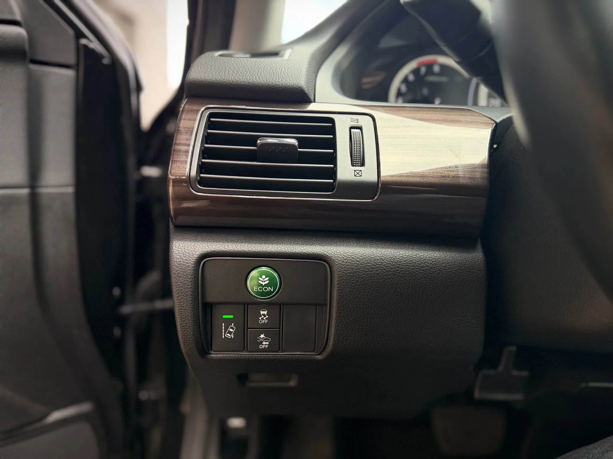 Used 2017 Honda Accord EX-L image 8