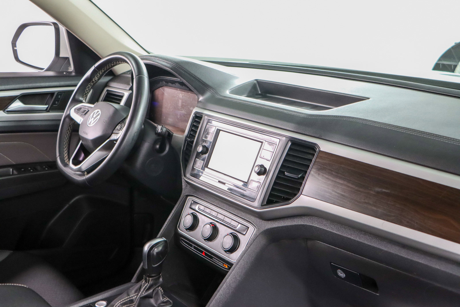 Used 2023 Volkswagen Atlas SE image 26