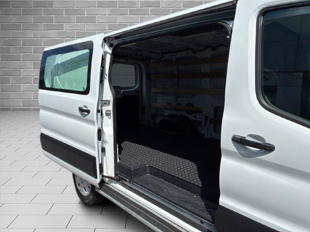 Certified 2025 Ford Transit 250 Low Roof RWD image 4