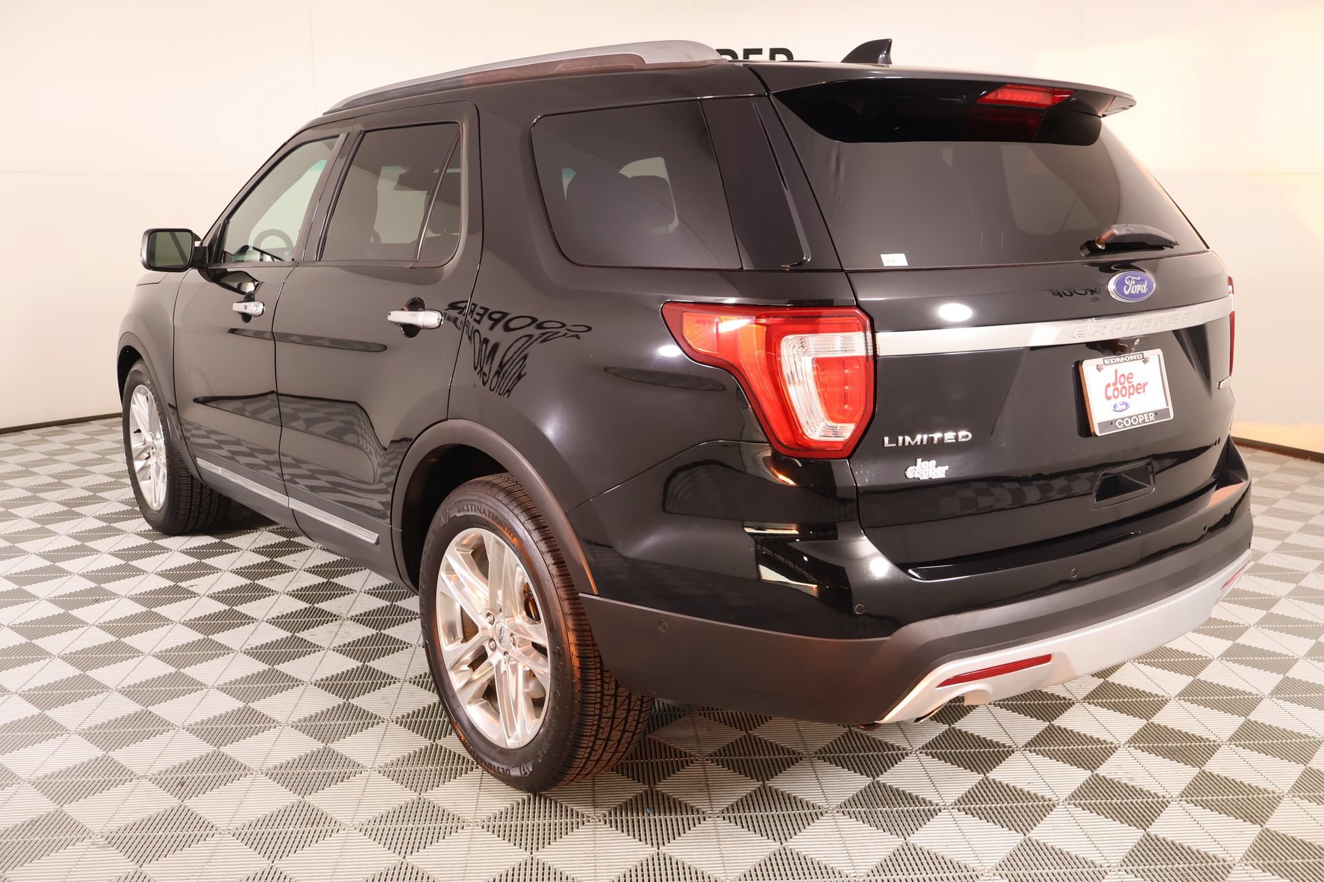 Used 2016 Ford Explorer Limited w/ Equipment Group 301A FWD image 26