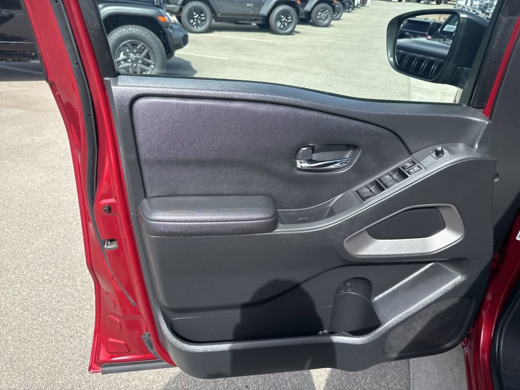 Used 2023 Nissan Frontier SV RWD image 13