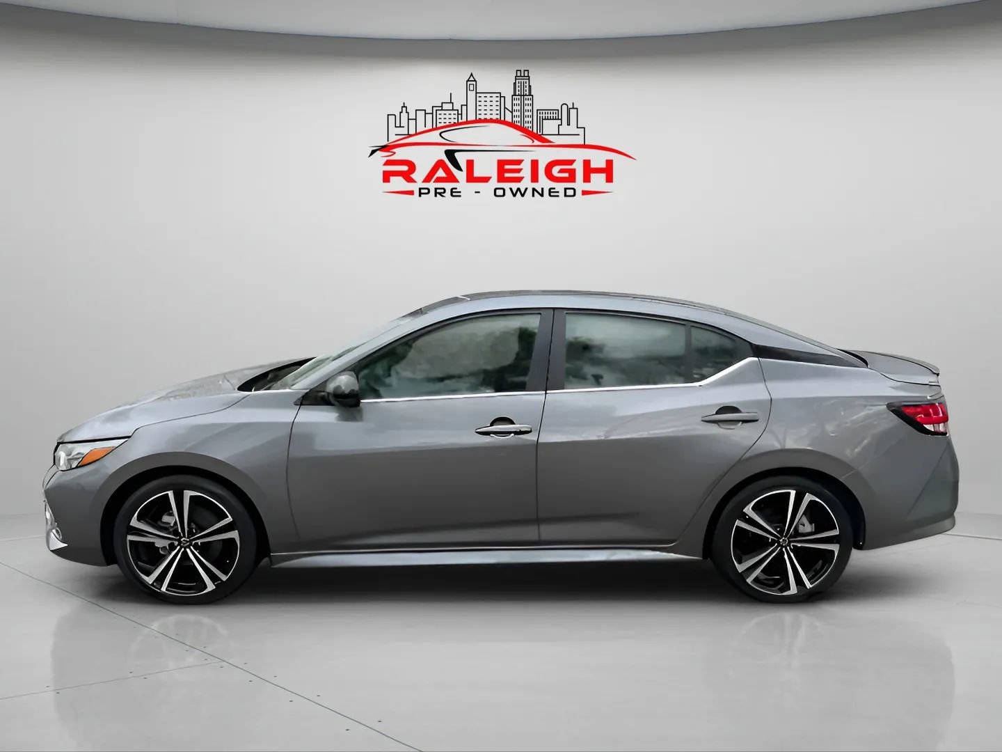 Used 2023 Nissan Sentra SR w/ Electronics Package image 2